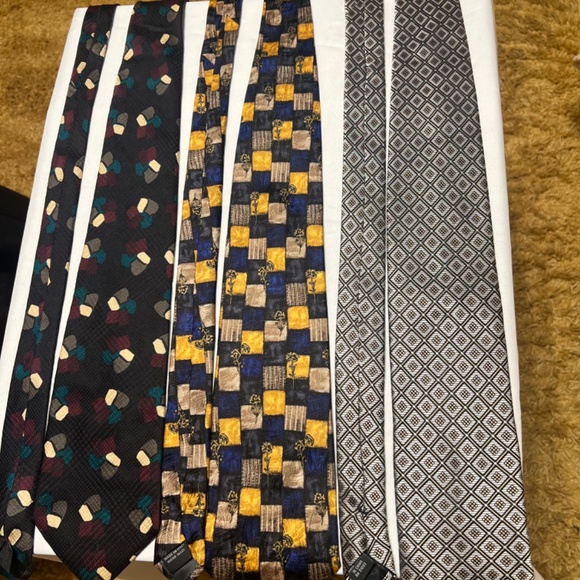 3 Designer Ties - Picture 5 of 11